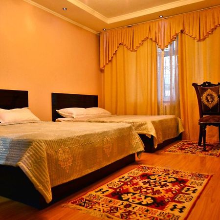 Astoria B&B Ош Екстер'єр фото