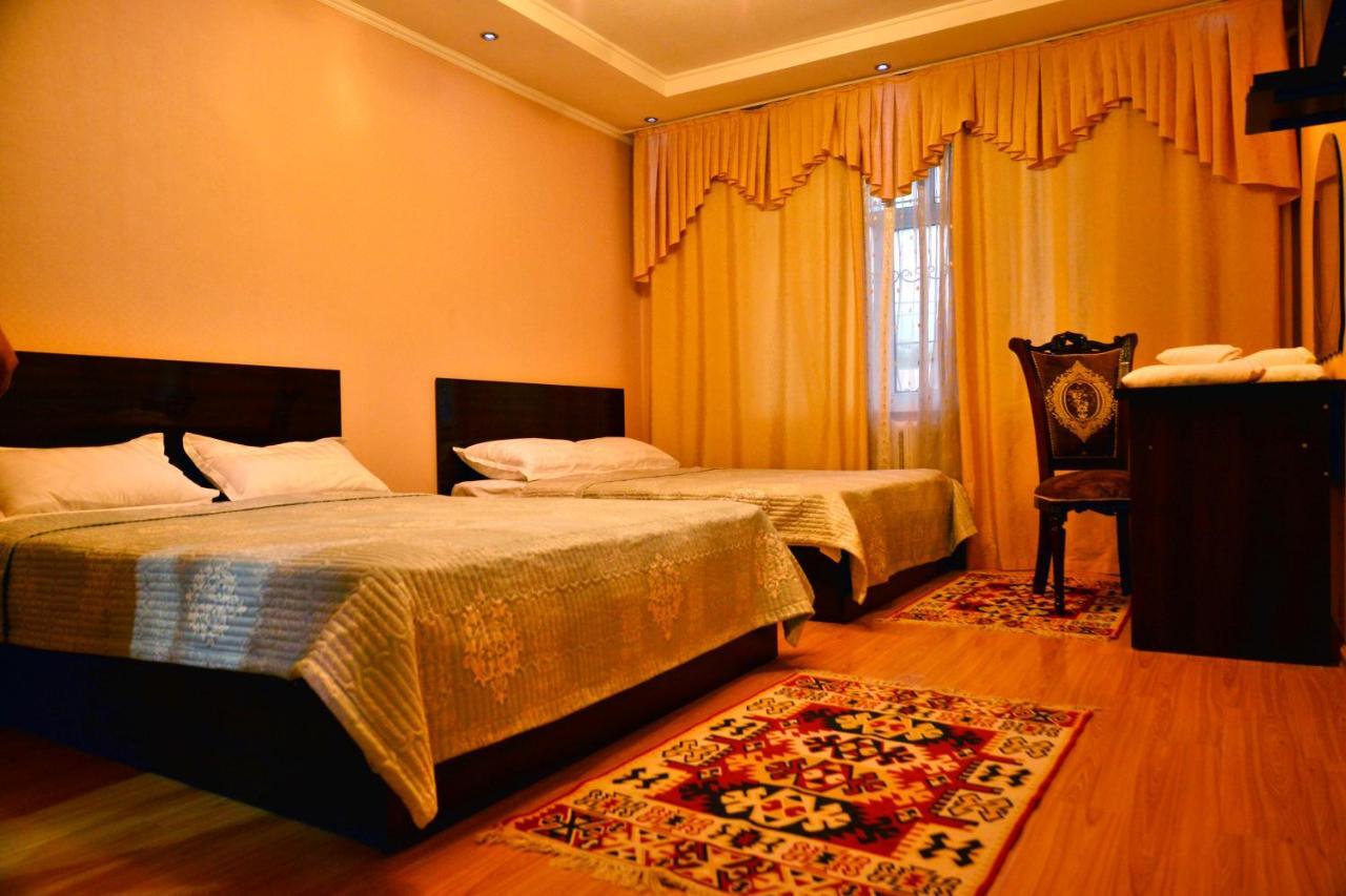 Astoria B&B Ош Екстер'єр фото