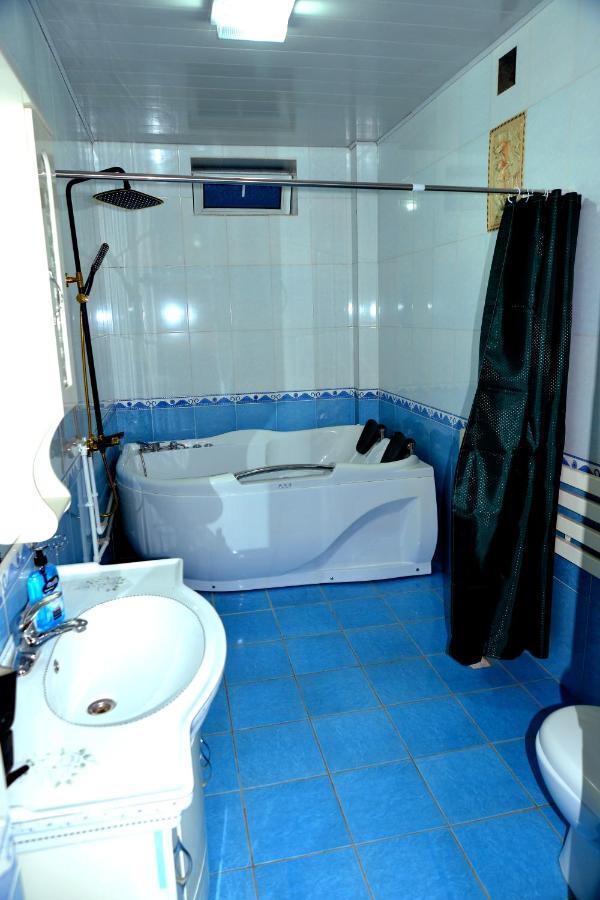 Astoria B&B Ош Екстер'єр фото