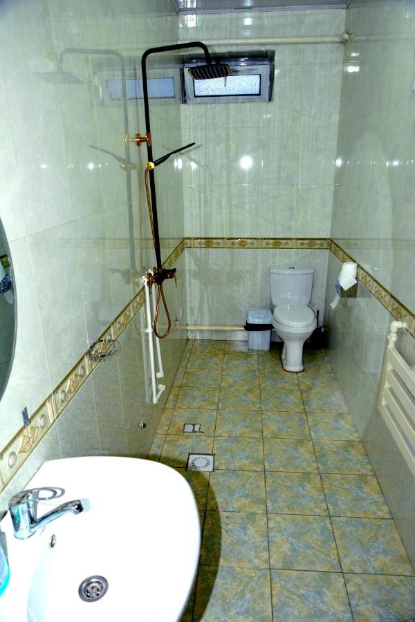 Astoria B&B Ош Екстер'єр фото